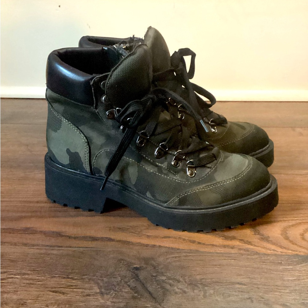 Universal Thread Lizbeth Combat Boots - image 1